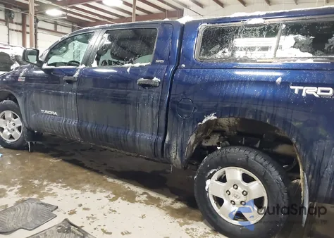 2013 Toyota Tundra Grade 5.7L V8 z USA, uszkodzony, nr VIN 5TFDW5F1XDX311378